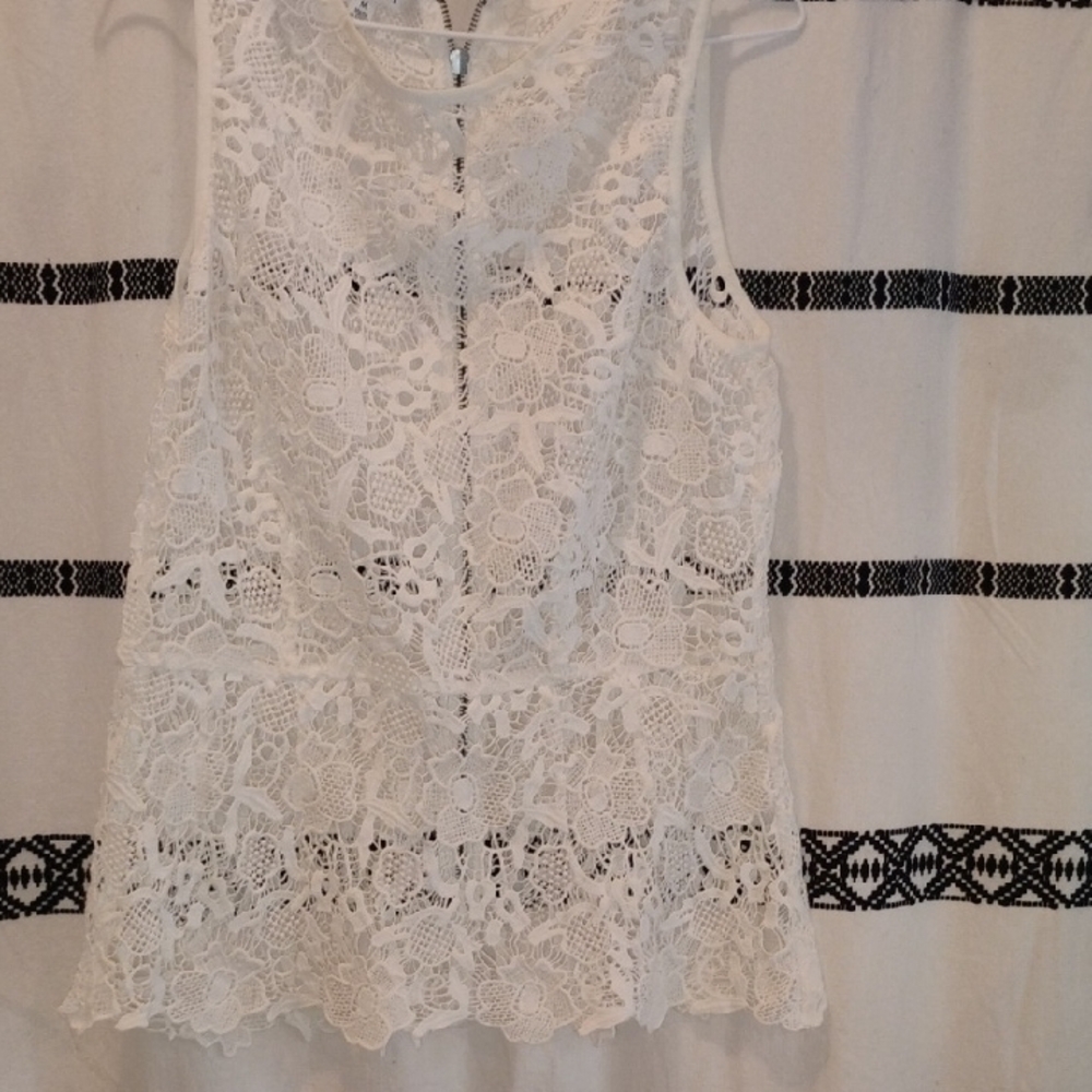 Elegant White Lace Sleeveless Top